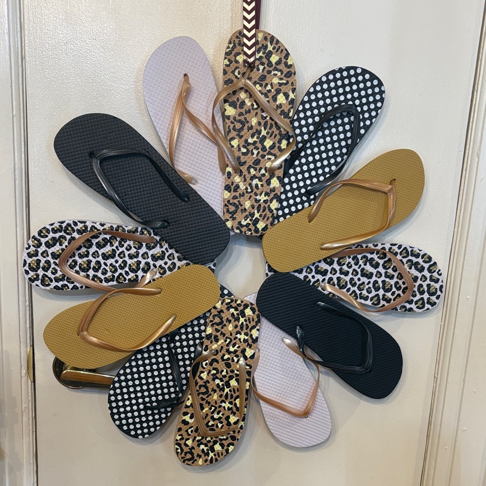 Made by hand Flip Flop wreath  - Leopard, Black, white and Gold